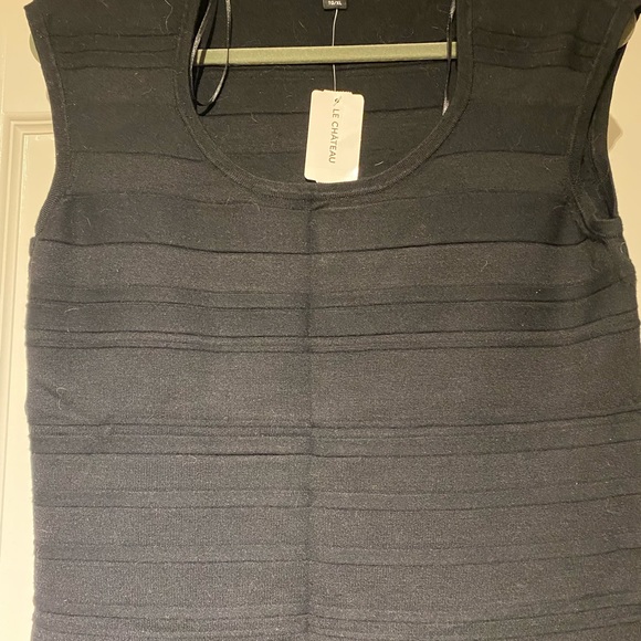 ✨NWT✨ Le Chateau - Sleeveless Ribbed Pattern Top - Picture 7 of 8